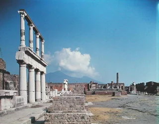 Le portique du Forum et le Temple de Jupiter